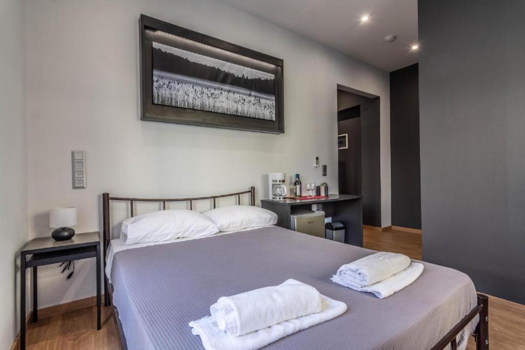 Aris Premium Accommodations أثينا الغرفة الصورة